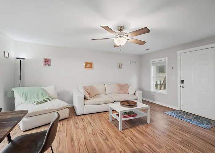 1bd 1ba Near Downtown, Uiuc & Memorial Stadium